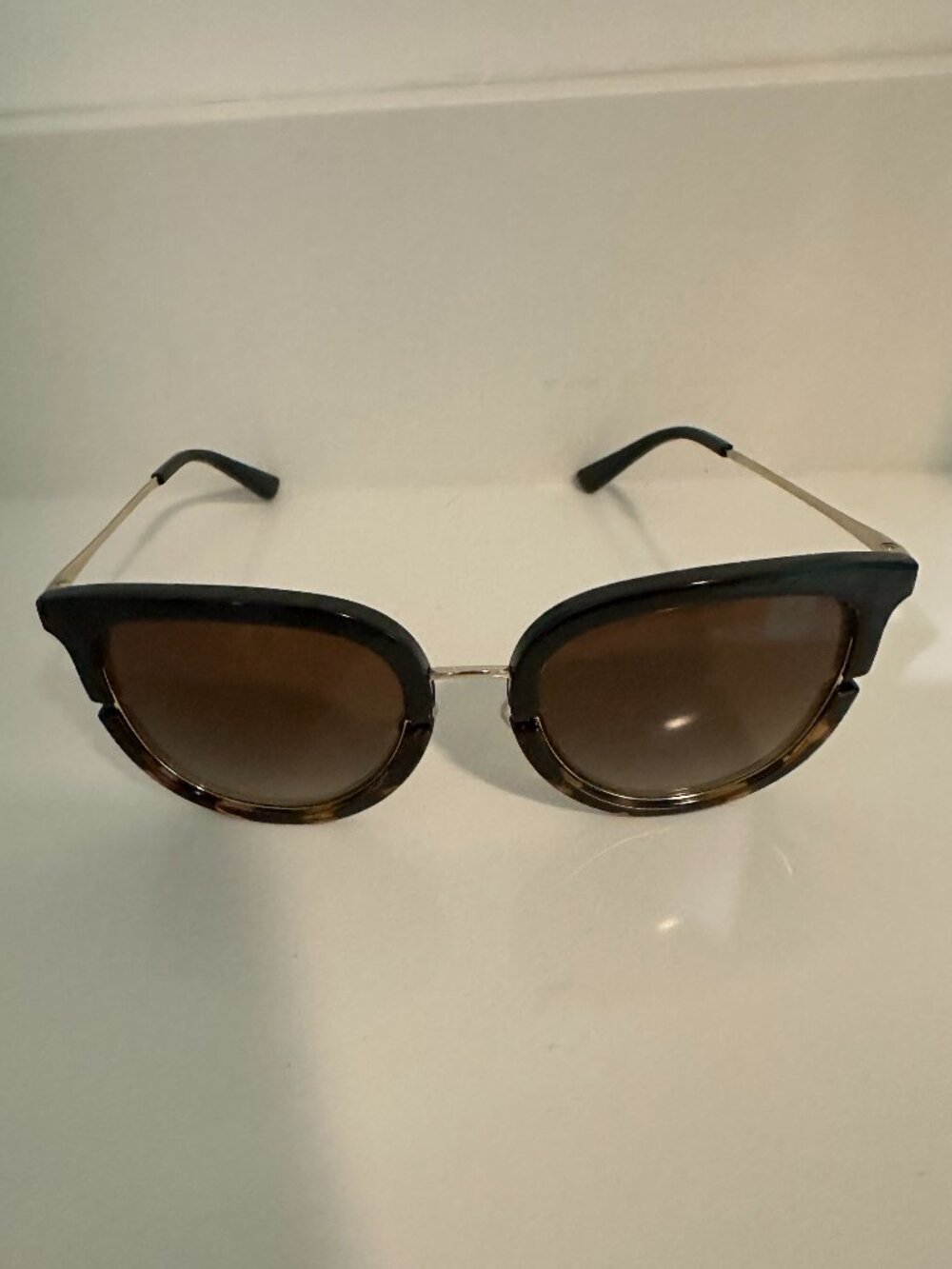 Tory Burch Cat-Eye Sunglasses Black Tortoise Brown Gradient Never Worn